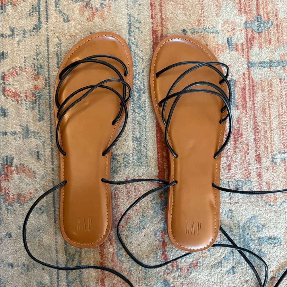 GAP Women's wrap/tie sandals 10